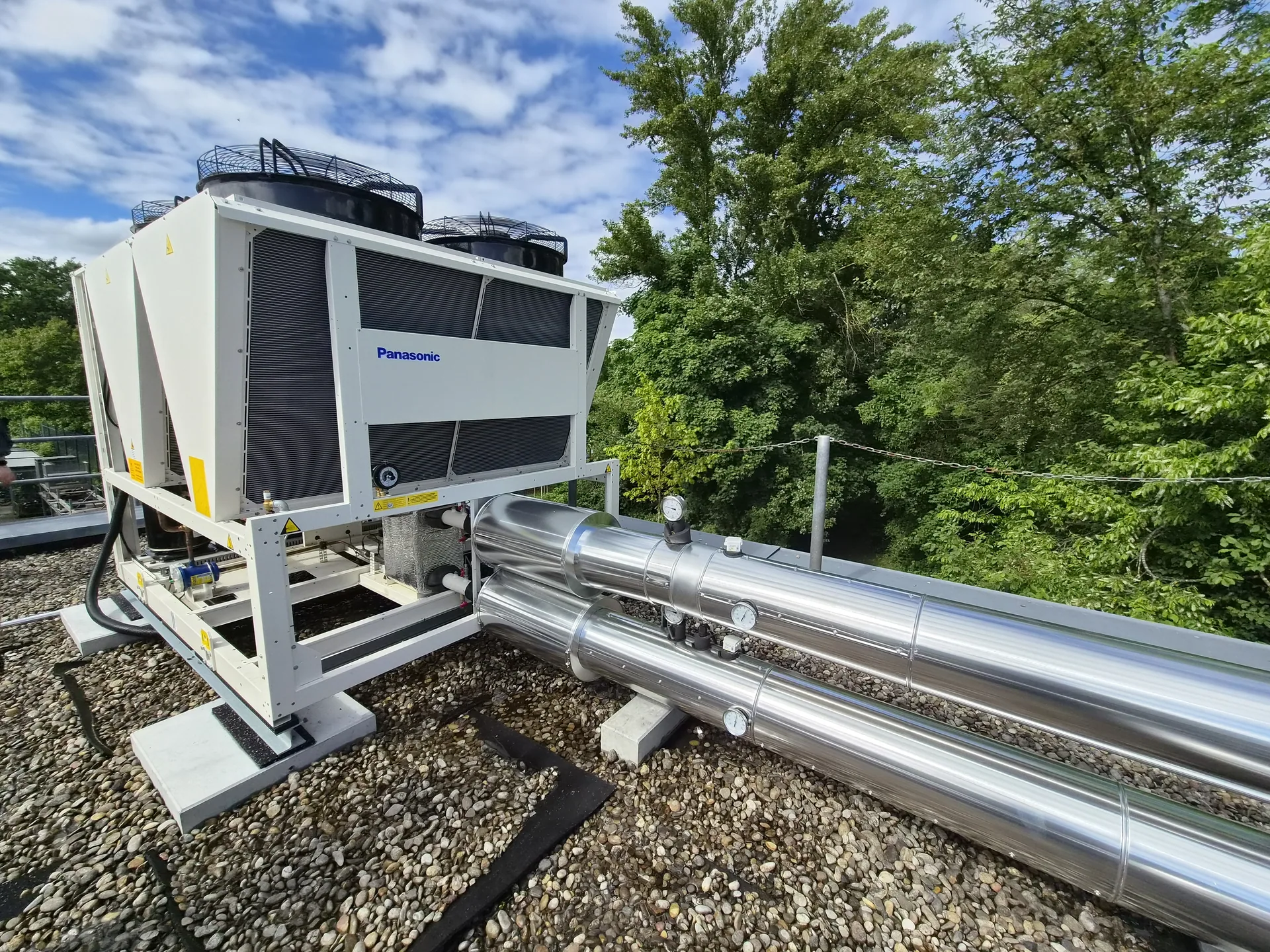 Kaltwassersätze auf dem Institutsdach, Fraunhofer IWM Freiburg
